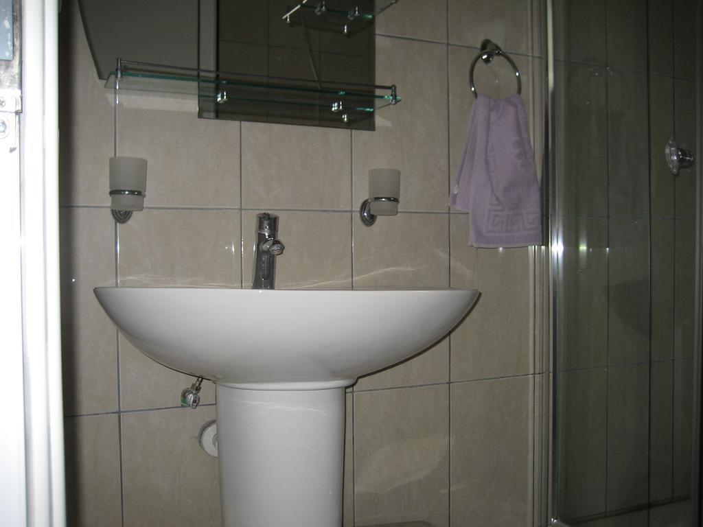 Guest House Vila Mimoza 울친 외부 사진