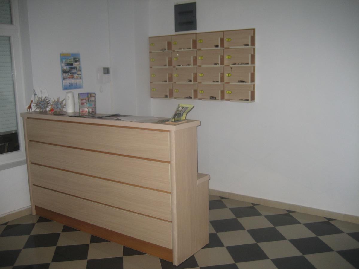 Guest House Vila Mimoza 울친 외부 사진
