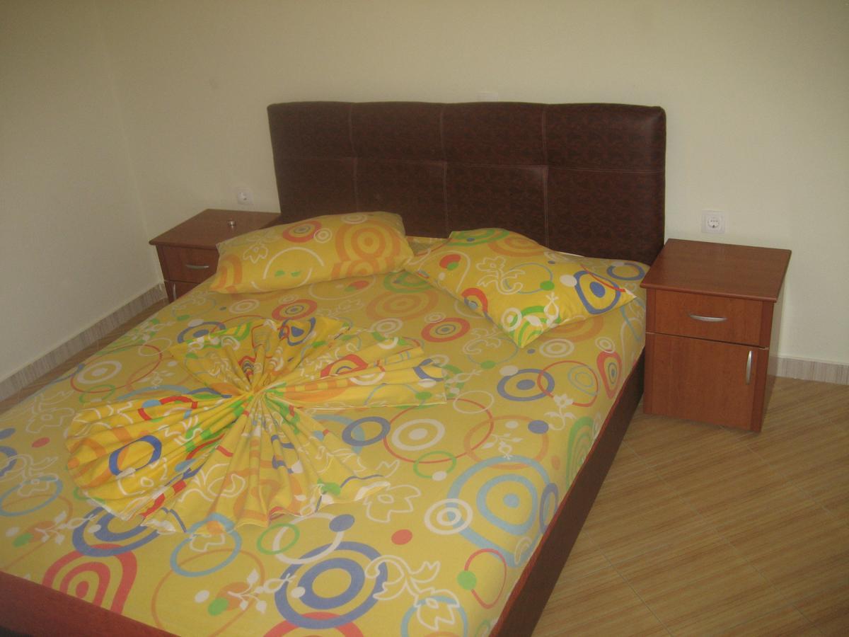 Guest House Vila Mimoza 울친 외부 사진