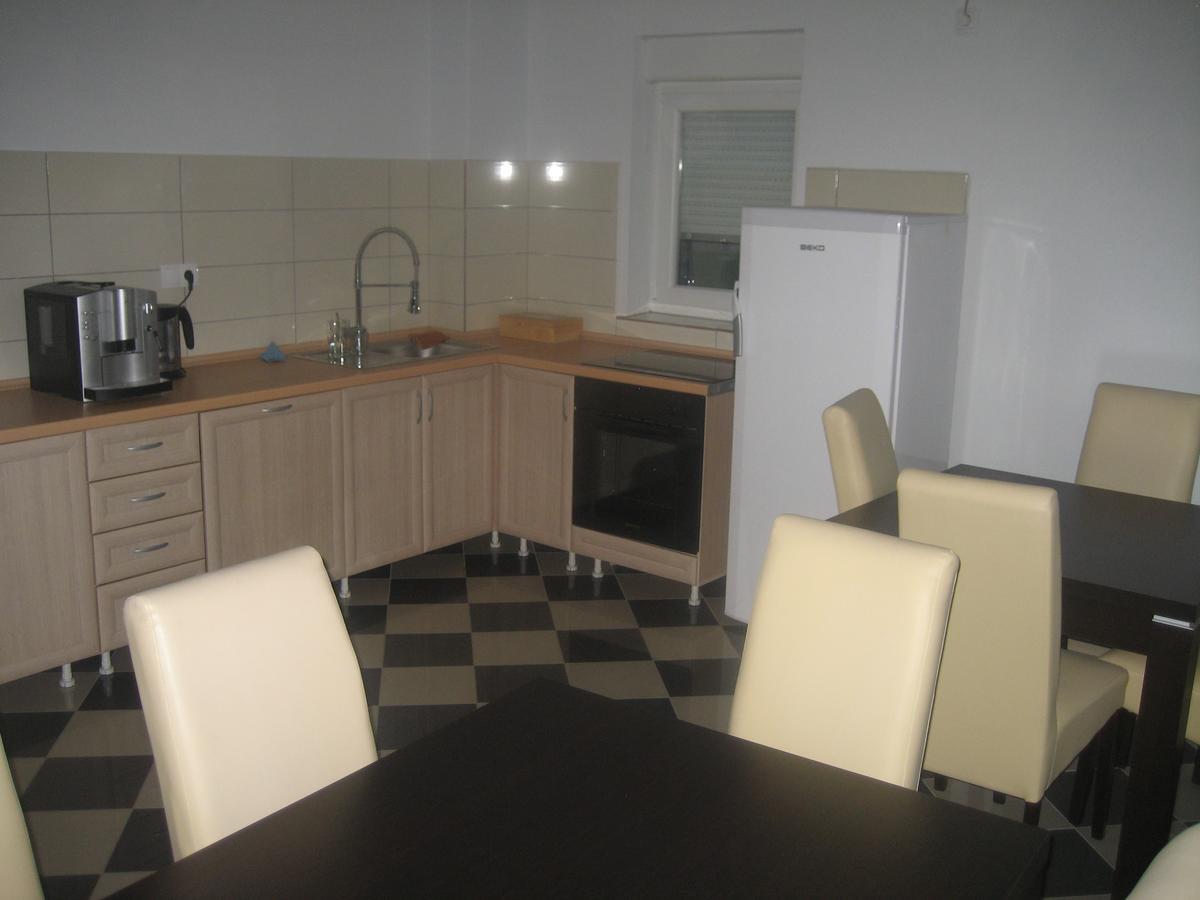 Guest House Vila Mimoza 울친 외부 사진
