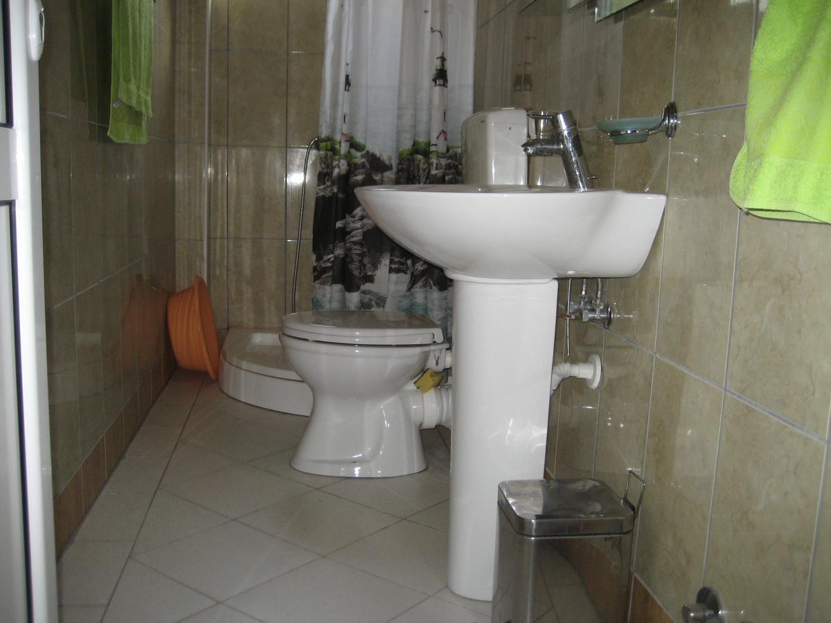Guest House Vila Mimoza 울친 외부 사진