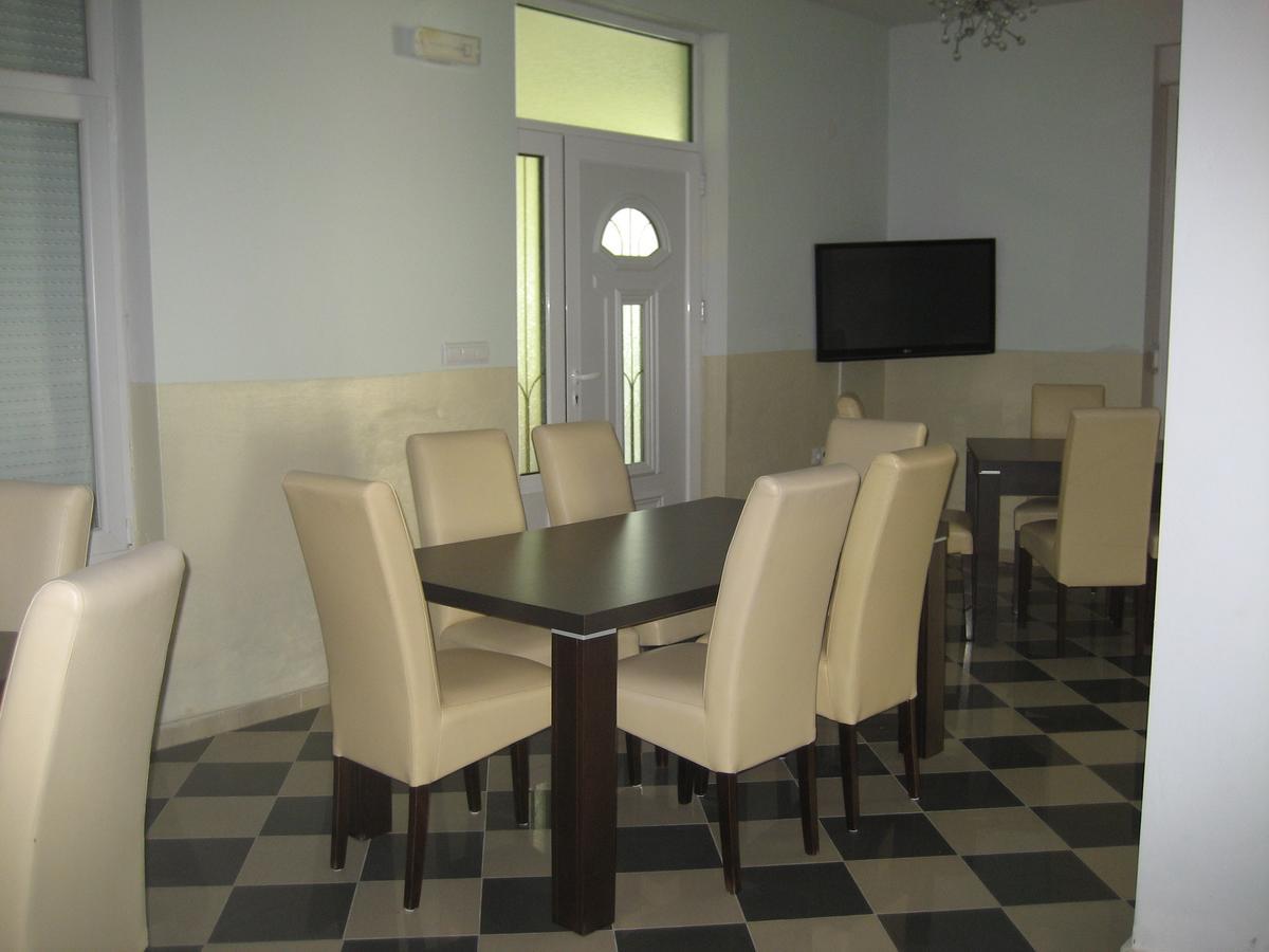 Guest House Vila Mimoza 울친 외부 사진