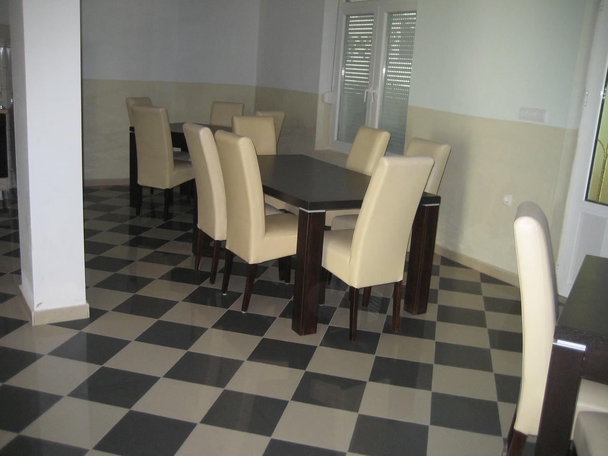 Guest House Vila Mimoza 울친 외부 사진