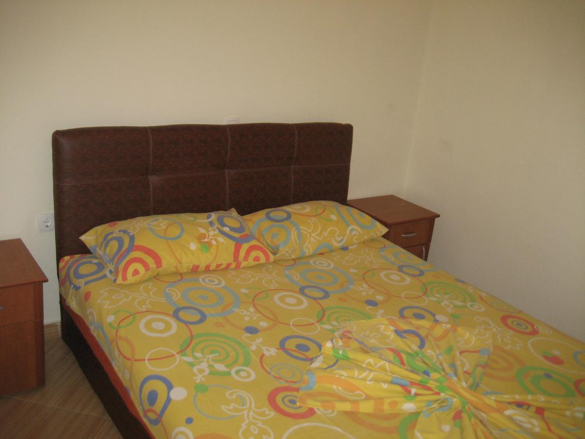 Guest House Vila Mimoza 울친 외부 사진