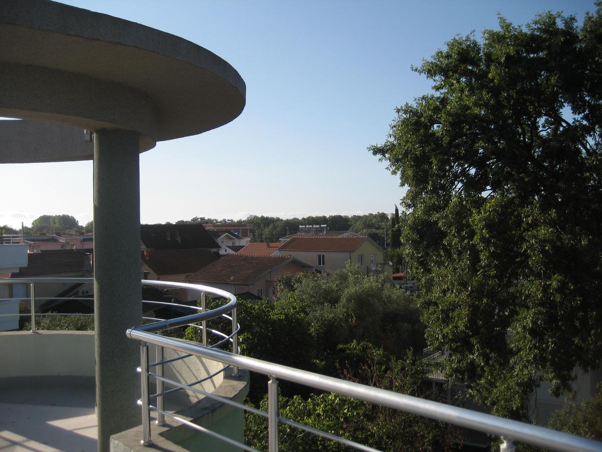 Guest House Vila Mimoza 울친 외부 사진