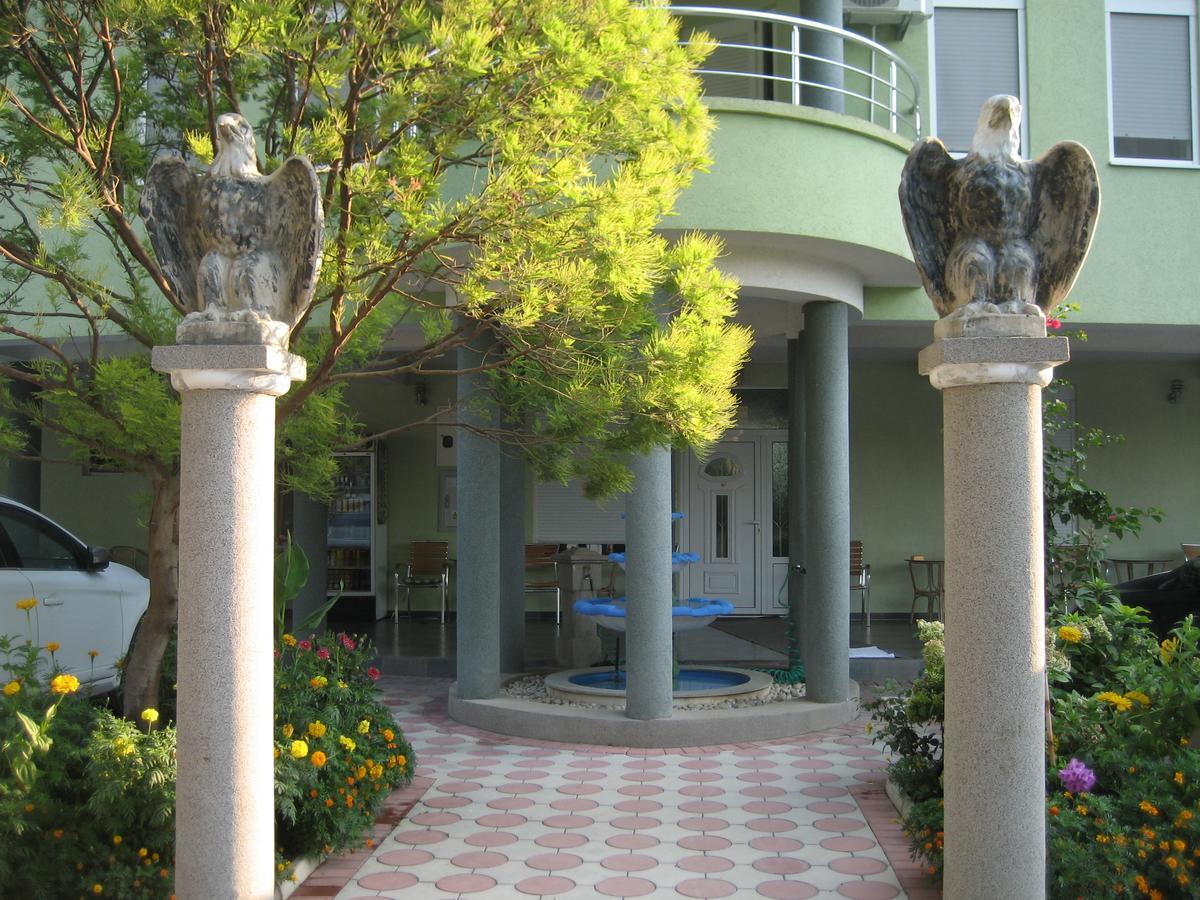 Guest House Vila Mimoza 울친 외부 사진