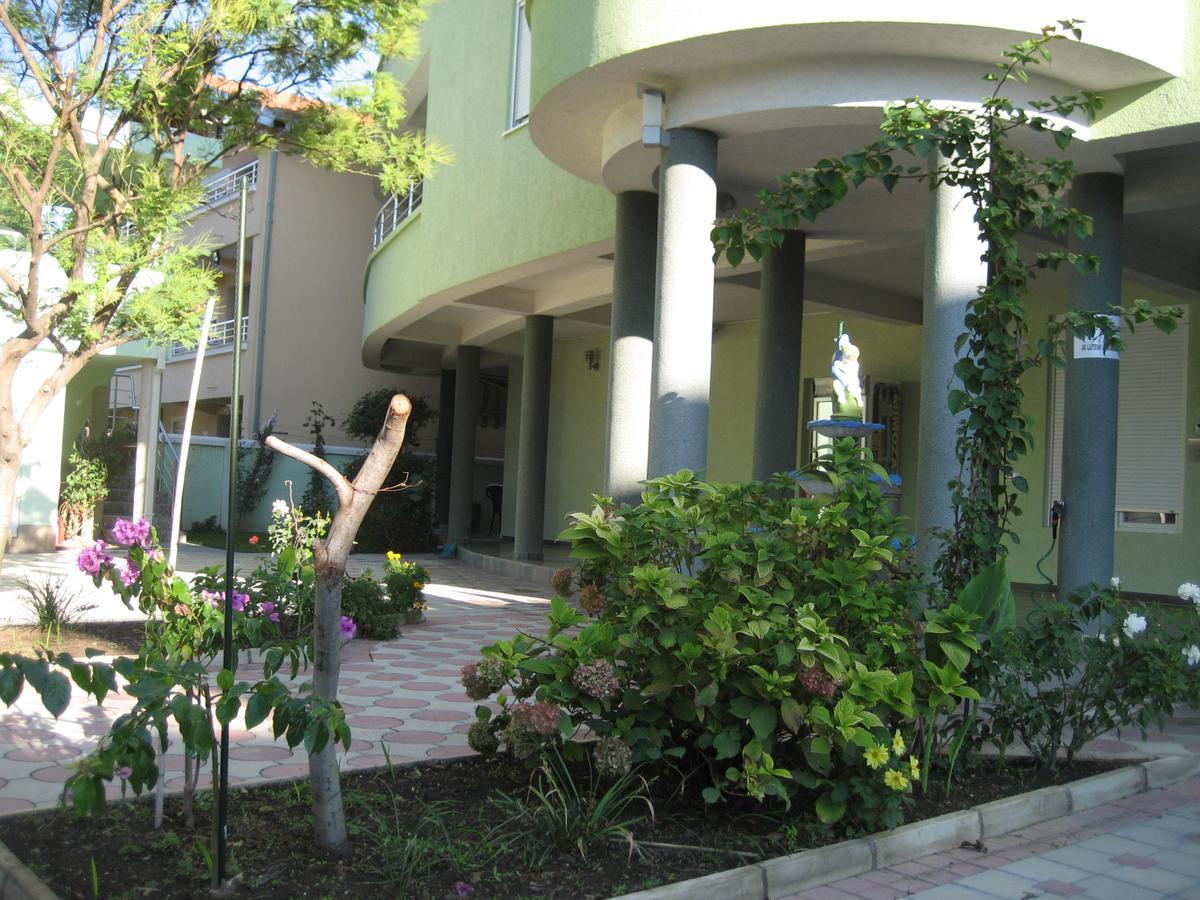 Guest House Vila Mimoza 울친 외부 사진